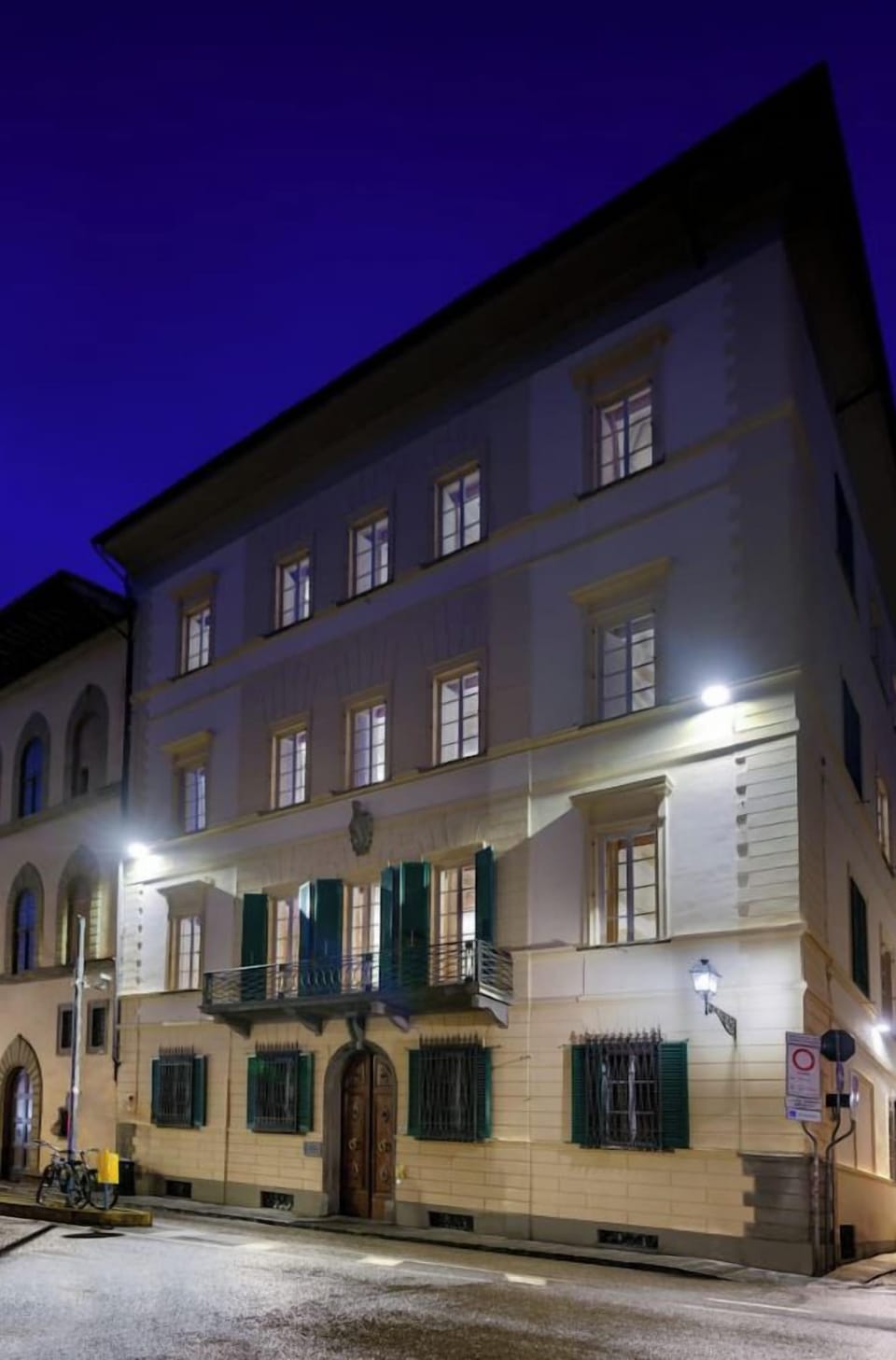 PRINCIPE LUDOVICO – SOPHISTICATED SANTA CROCE DUPLEX Apartment in Florence