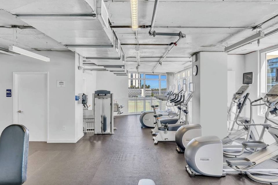 Midtown Miami Gem Wynwood | Huge Terrace Free Park Apartment in Miami