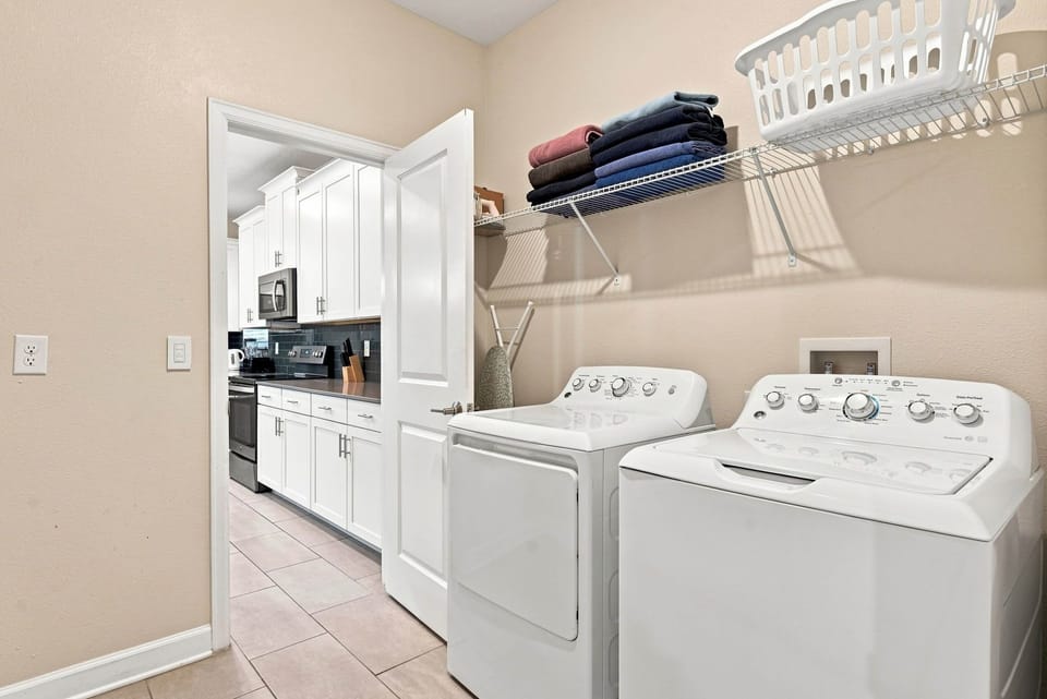 House (5 Bedrooms) | Laundry