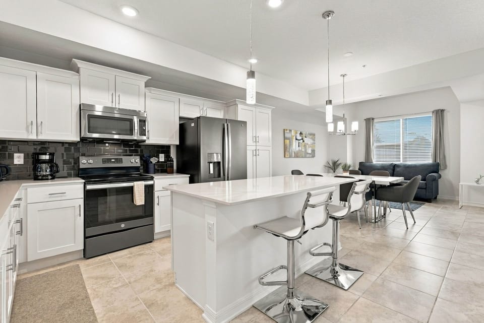 Apartment (2 Bedrooms) | Private kitchen | Microwave, oven, stovetop, dishwasher