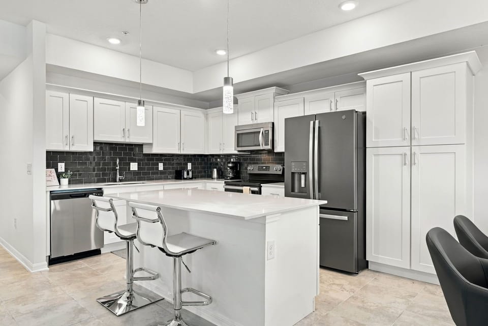 Apartment (2 Bedrooms) | Private kitchen | Microwave, oven, stovetop, dishwasher