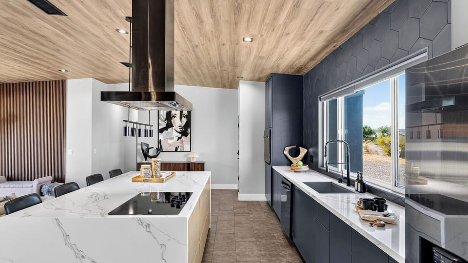 House (5 Bedrooms) | Interior
