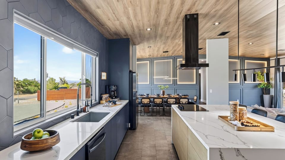House (5 Bedrooms) | Interior
