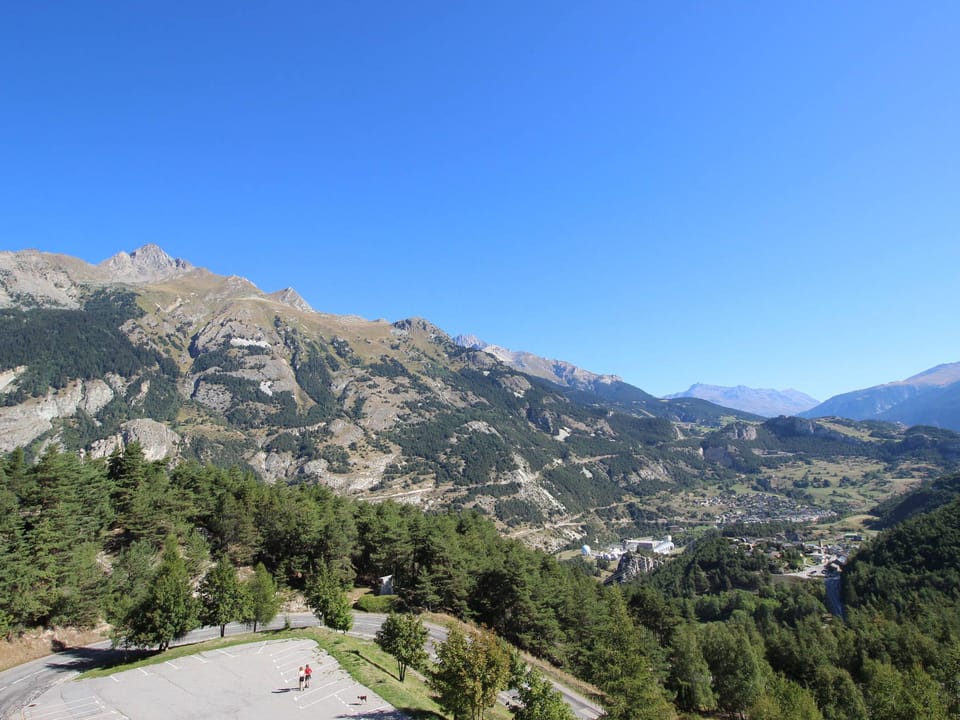 Spacious apartment, pets welcome - 6 guests. Park view Apartment in Auvergne-Rhône-Alpes