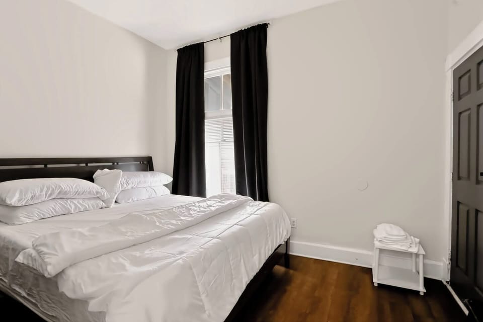 Spacious 2BR Near Downtown Indy | Sleeps 6 Apartment in Indianapolis