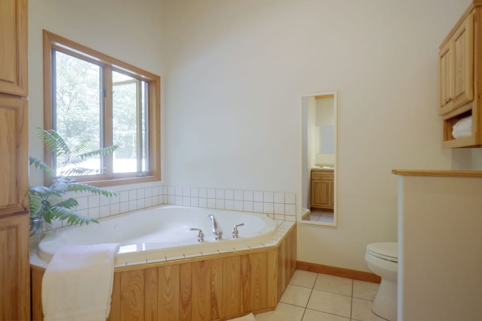 En-Suite Bathroom | 2nd Floor