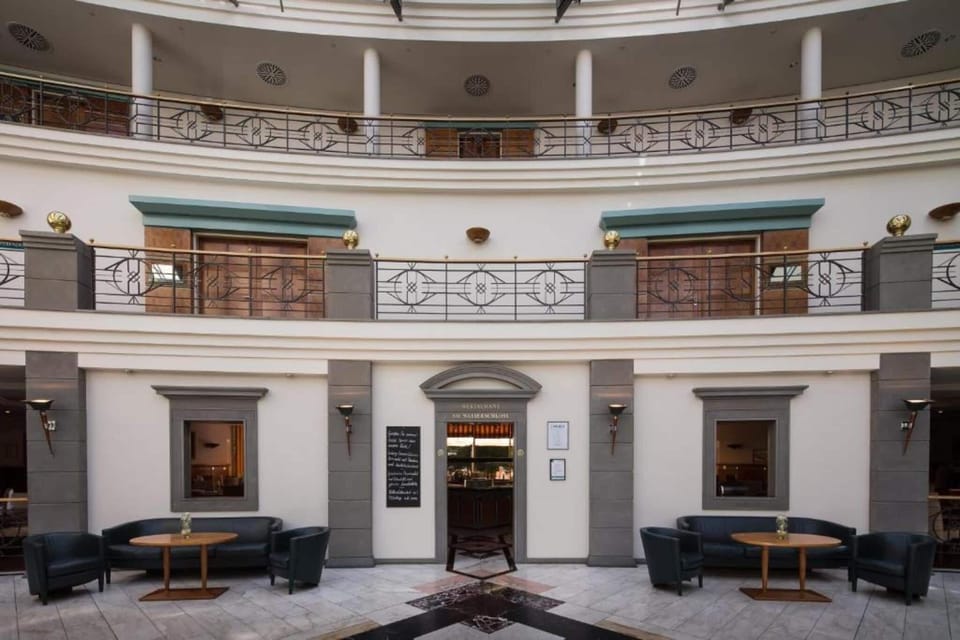 Entrance / Reception