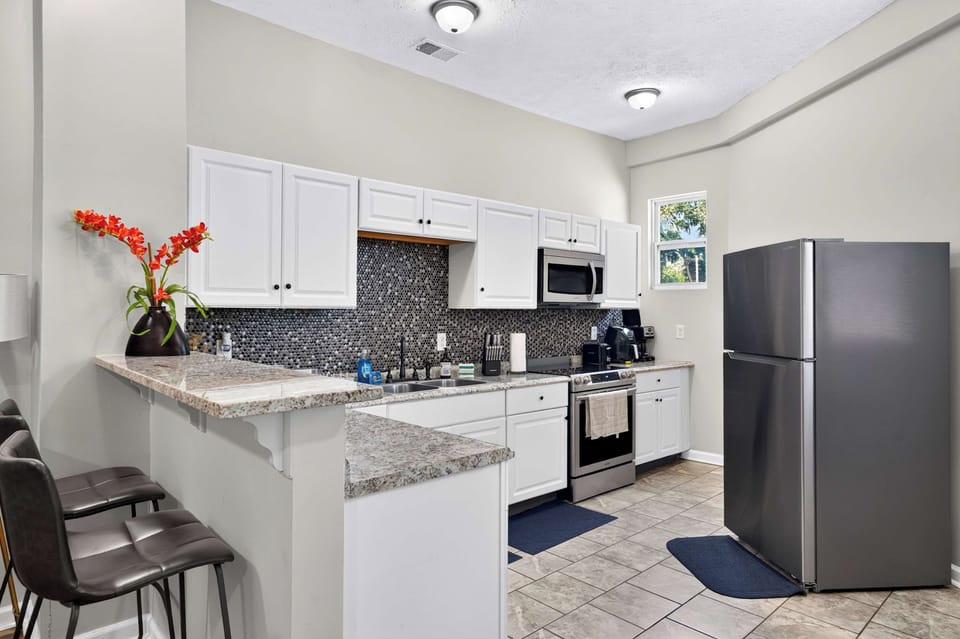 Full Bathroom 2: This bright and functional full bathroom offers a clean, convenient space for freshening up, getting ready for the day, or relaxing after a day of activities.
