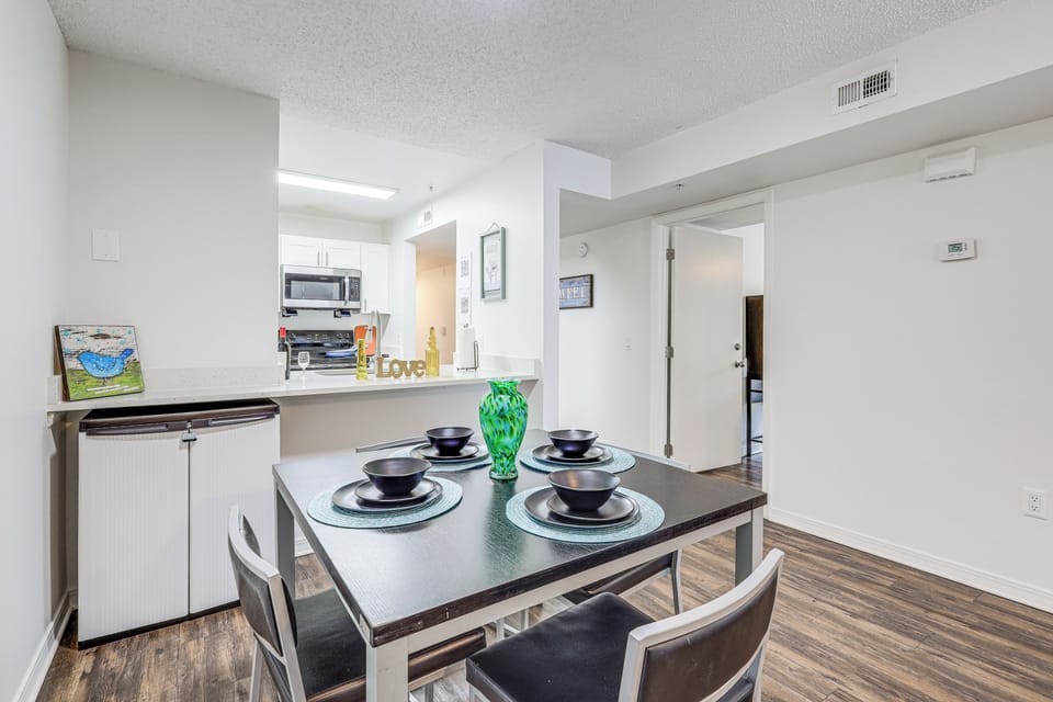 Gateway to UF & Dtwn Gainesville! Condo w/ Pool Apartment in Gainesville