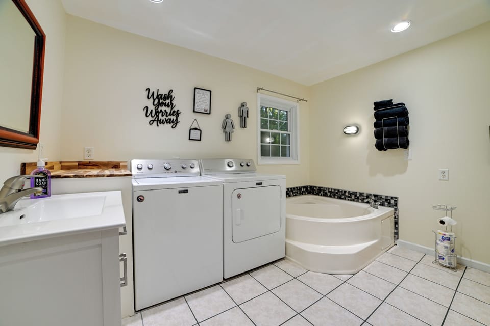 Fall Foliage & Hot Tub Nights: Shawnee Cabin Cottage in Illinois