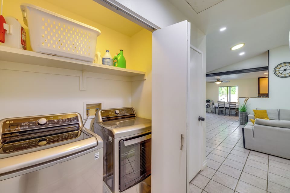 Indio Paradise: 4-bedroom Home w/ Resort-like Pool Cottage in La Quinta