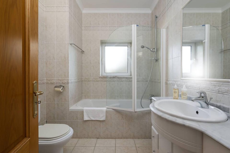 Meia Praia Beach Golf Perfect for Families Apartment in Lagos