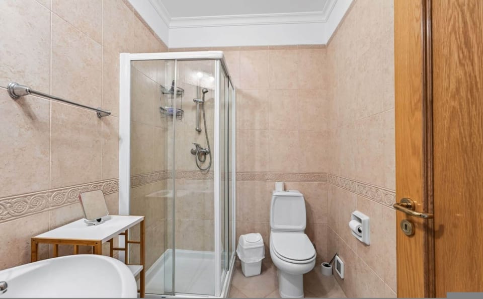 Boavista Lakeview Golf Pool Retreat Apartment in Lagos