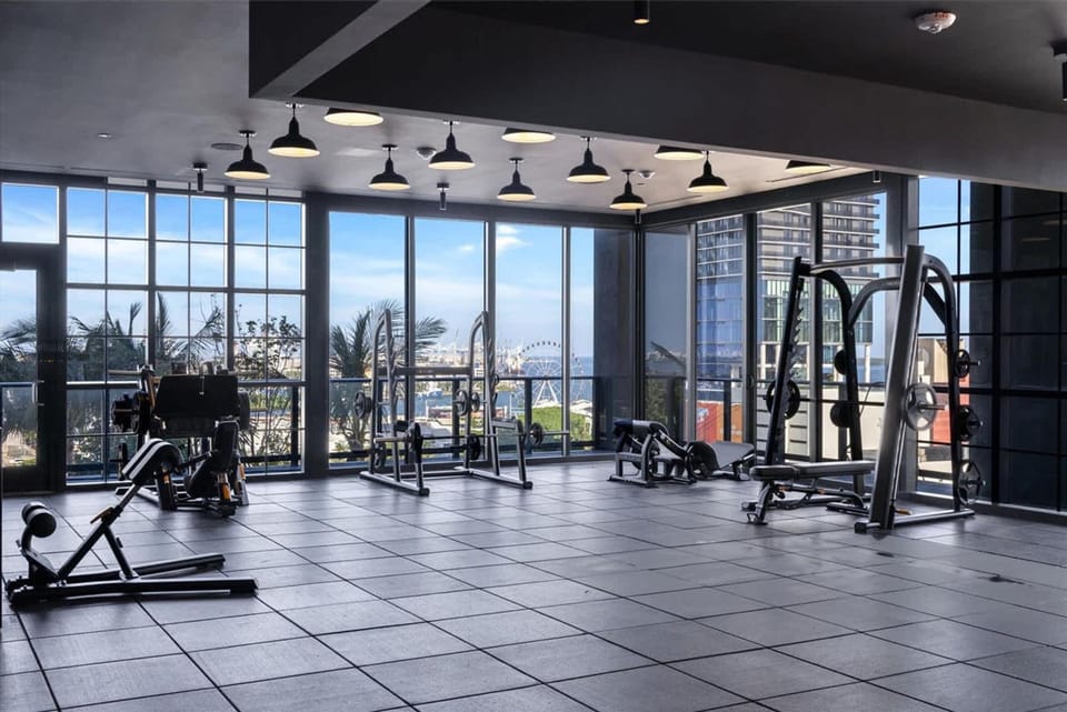 1 BR - City Views Gym Pool Apartment in Miami