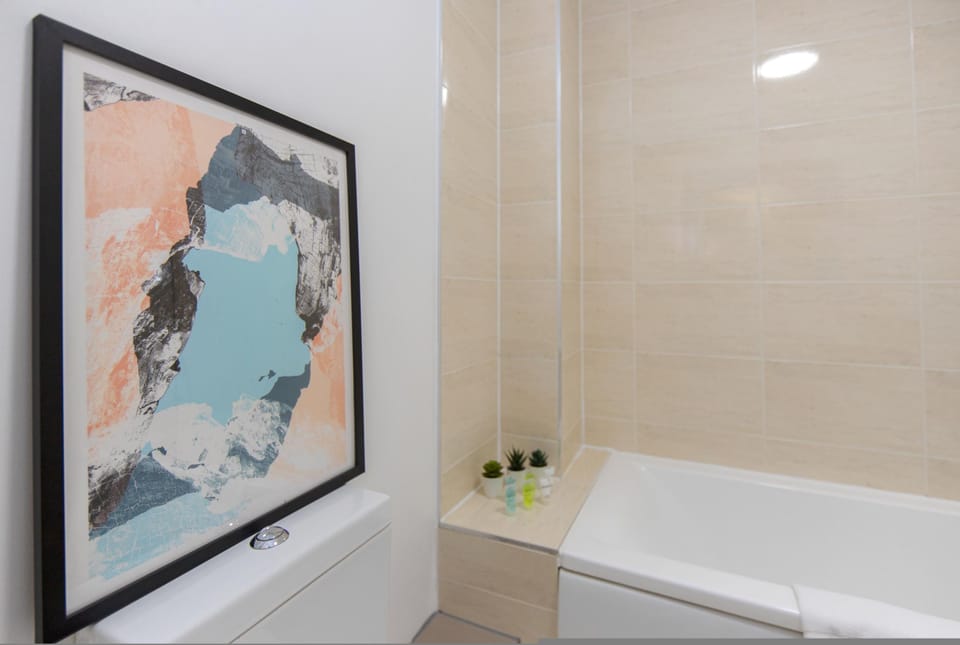 Newly Refurbished 3 Bed Apartment Free Parking Apartment in Southampton
