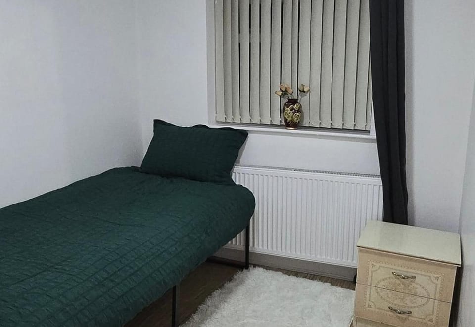 Oldham 4-bed House, Sleeps 4 With Parking House in Oldham