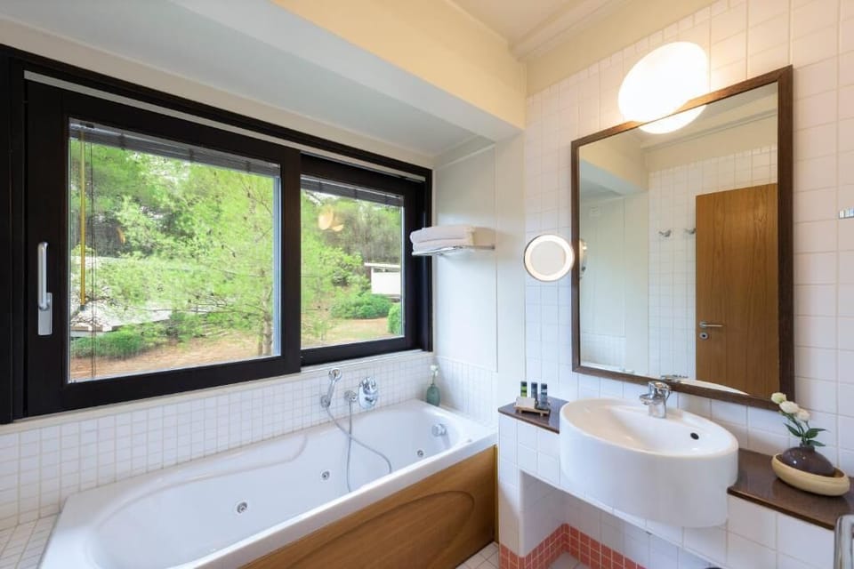 Ecolodge Deluxe Suite | Bathroom | Free toiletries, hair dryer, bidet, towels