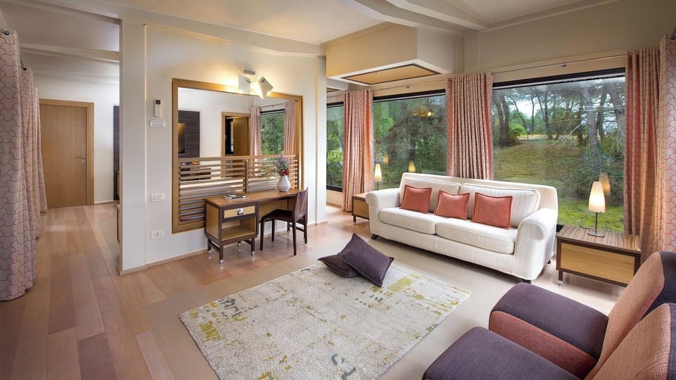 Ecolodge Deluxe Suite | Down comforters, in-room safe, desk, laptop workspace