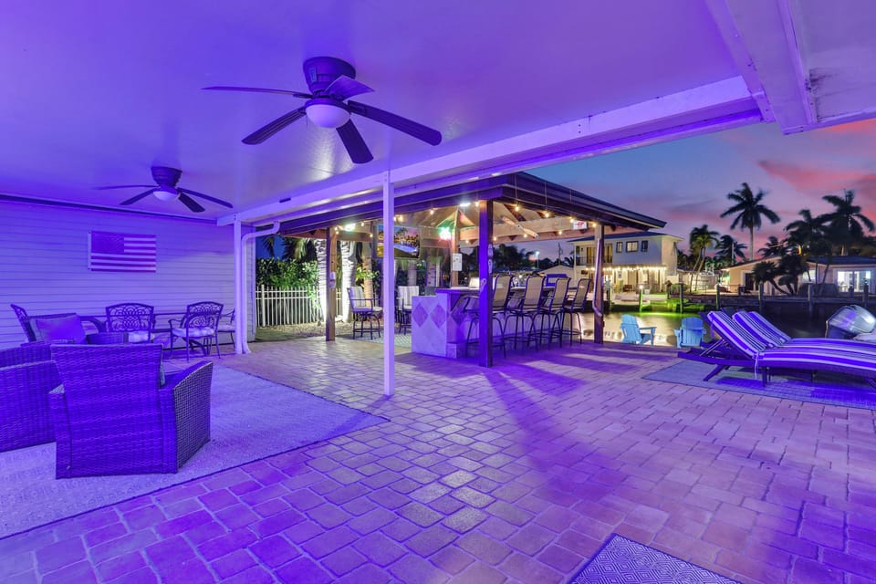 Pool & Hot Tub! Waterfront+Close To Beach! House in Pompano Beach