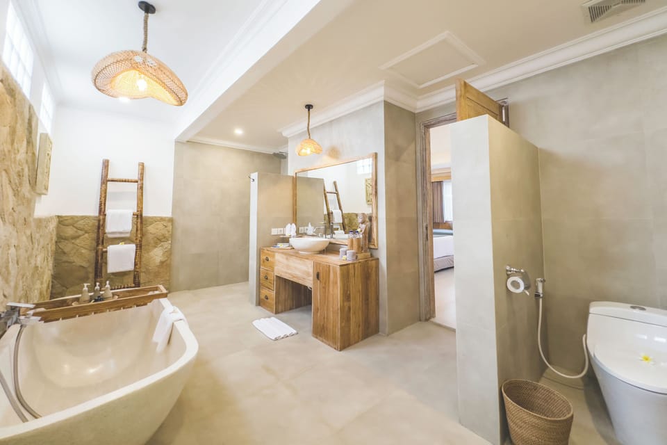 Free toiletries, hair dryer (on request), slippers, towels