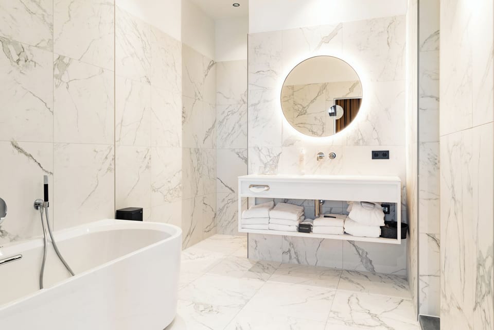 Superior Double Room | Bathroom | Free toiletries, hair dryer, towels, soap