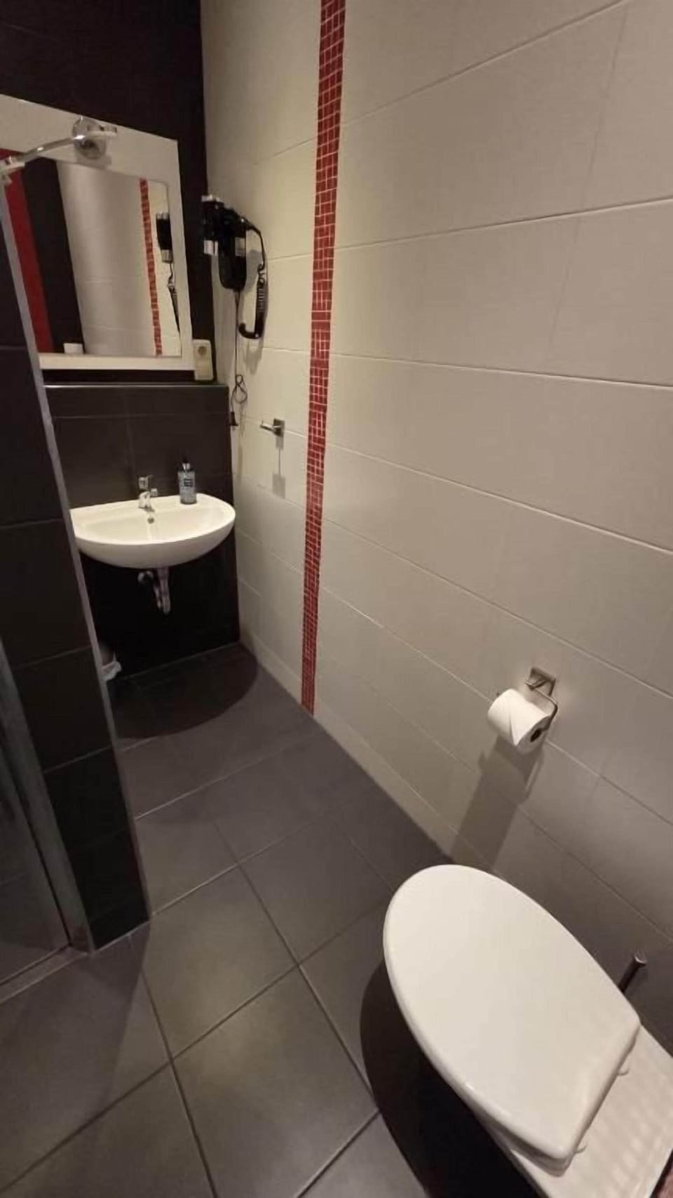 Twin Room | Bathroom