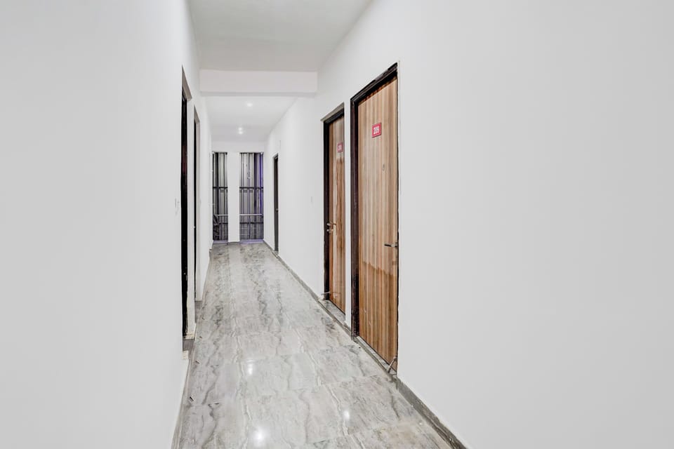 Hotel O Sector 121 Gaur City Mall Noida Hotel in Noida
