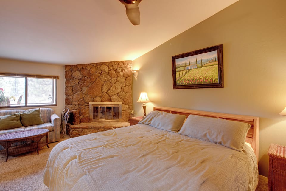 Bedroom 1 | King Bed