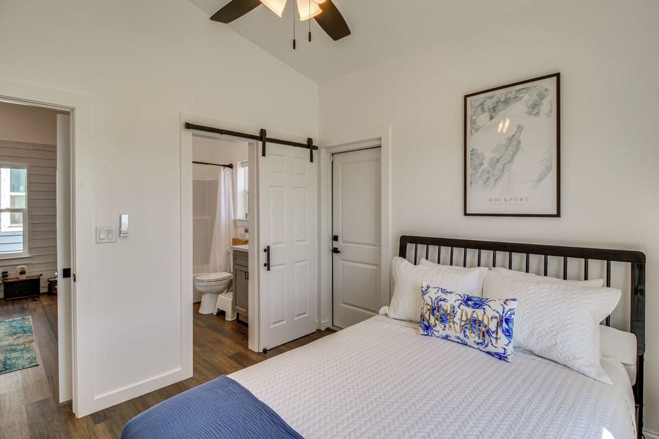Bedroom 1 | Queen Bed