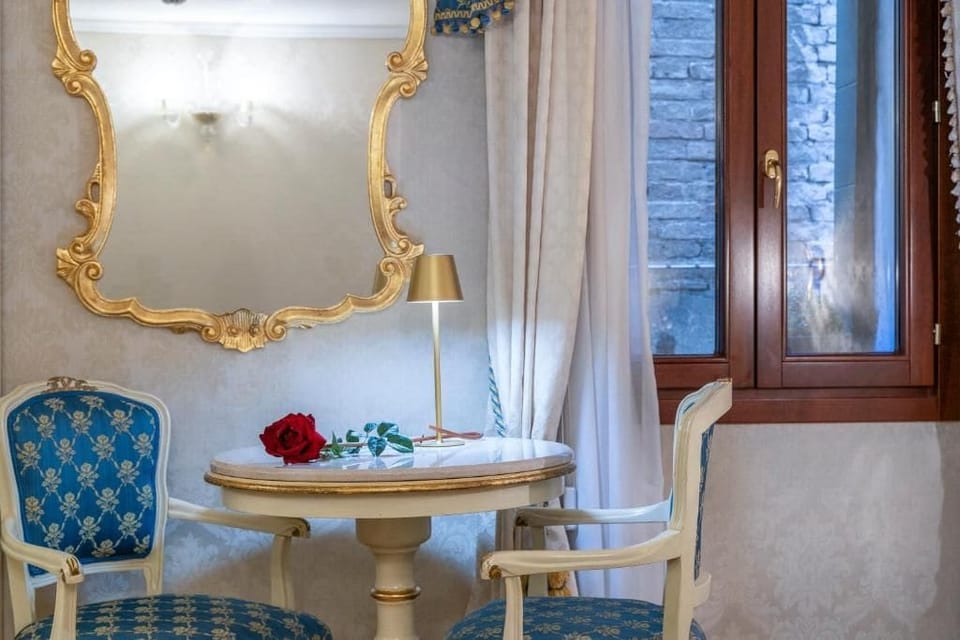 Deluxe Double Room | Dining