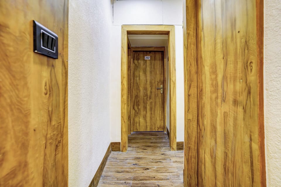 Hotel O Santacruz Railway Junction Hotel in Mumbai