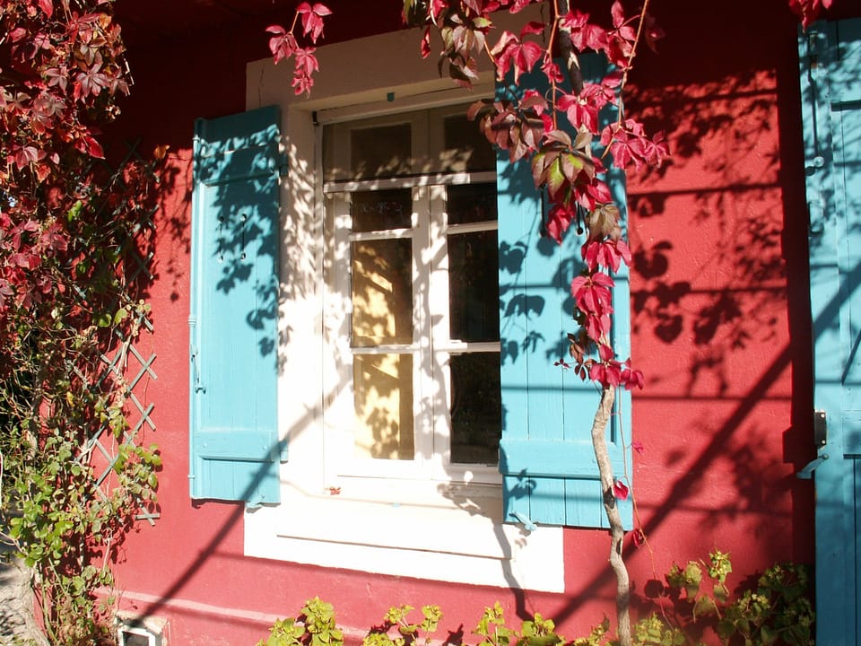 5-bedroom apartment with a private bathroom in the heart of the vineyards. Cottage in French Riviera