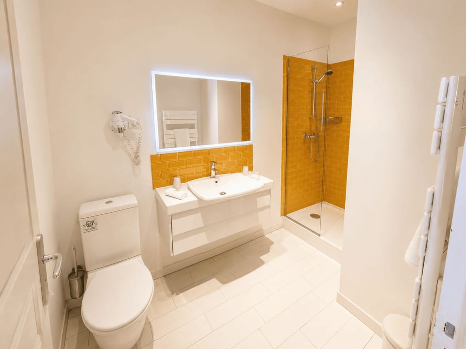 5-bedroom apartment with a private bathroom in the heart of the vineyards. Cottage in French Riviera