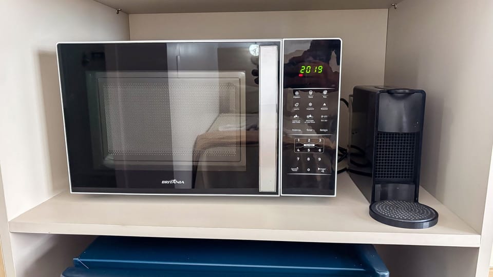 Deluxe Apartment | Microwave