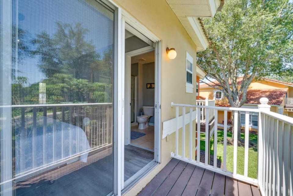 BalconyAccessoffMasterSuite