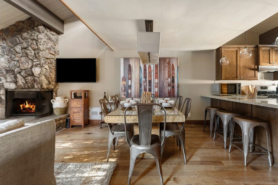 Summit Playhouse - Dining Area