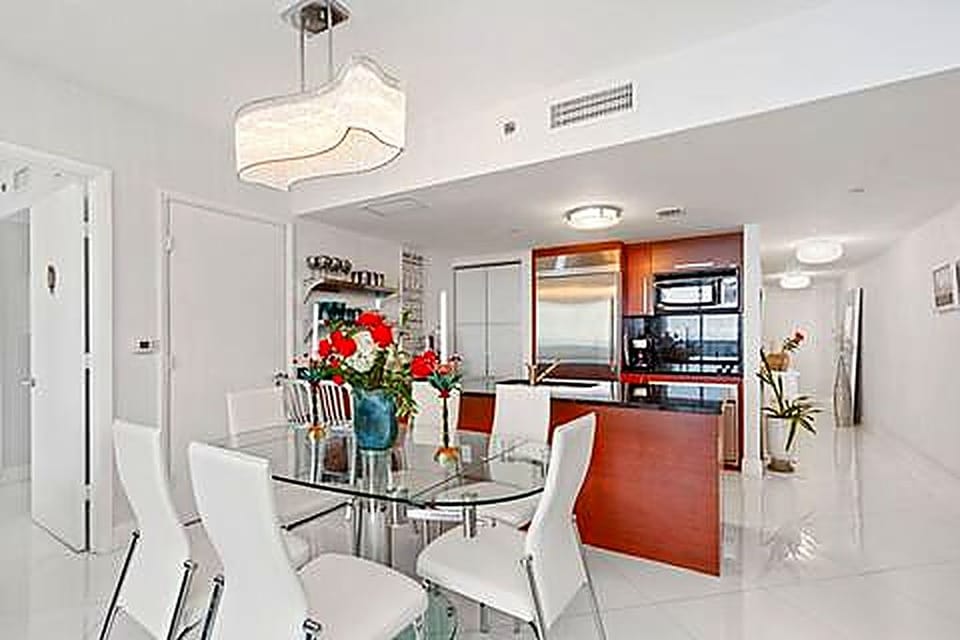 50th Floor Penthouse. 2 Bedroom 2 Bath. Ocean/Beach. Now to 12/31/26 & 4/1/27 on Apartment in Hallandale Beach