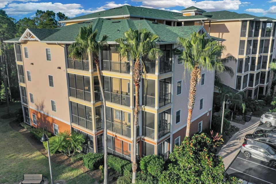 Themed 2BR Condo Star Wars Mural, 15 min Disney Villa in Osceola County