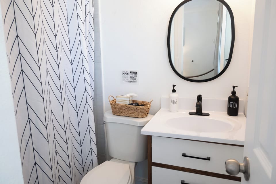 Coral House Studio – Modern bathroom with walk-in shower, modern vanity and hotel-style toiletries
