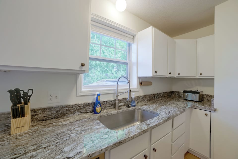 Walk to Lake & Downtown! 6 Mi to Boyne Mtn House in Boyne City