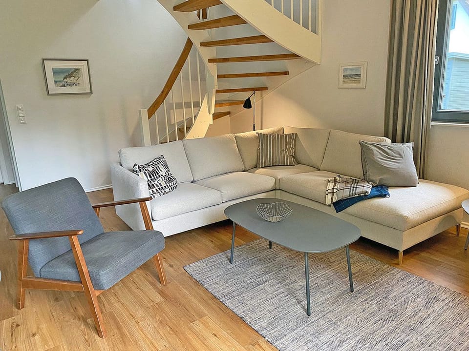 Half of a vacation home with a sauna, about 600 meters from the sandy beach, with a washing machine and Wi-Fi House in Glowe