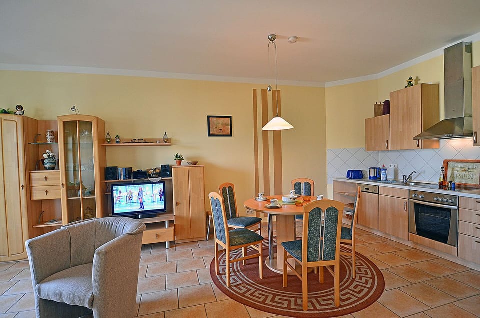 Just 100 meters from the sandy Baltic Sea beach, Wi-Fi, 1 bedroom, sleeps up to 4, with a balcony Apartment in Glowe