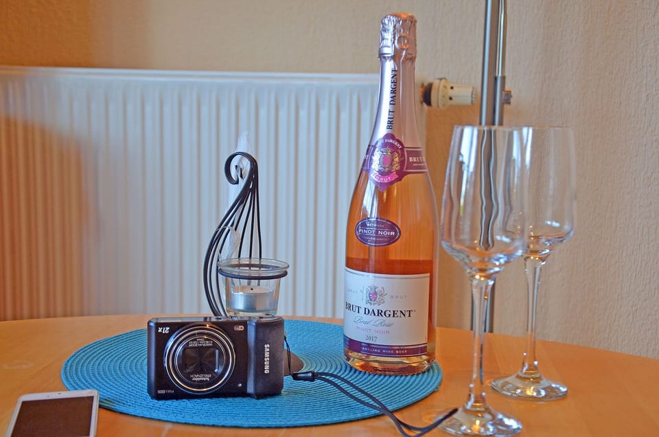 Right on the Baltic Sea beach! Just 20 meters to the beach, patio, sleeps up to 4 people Apartment in Glowe