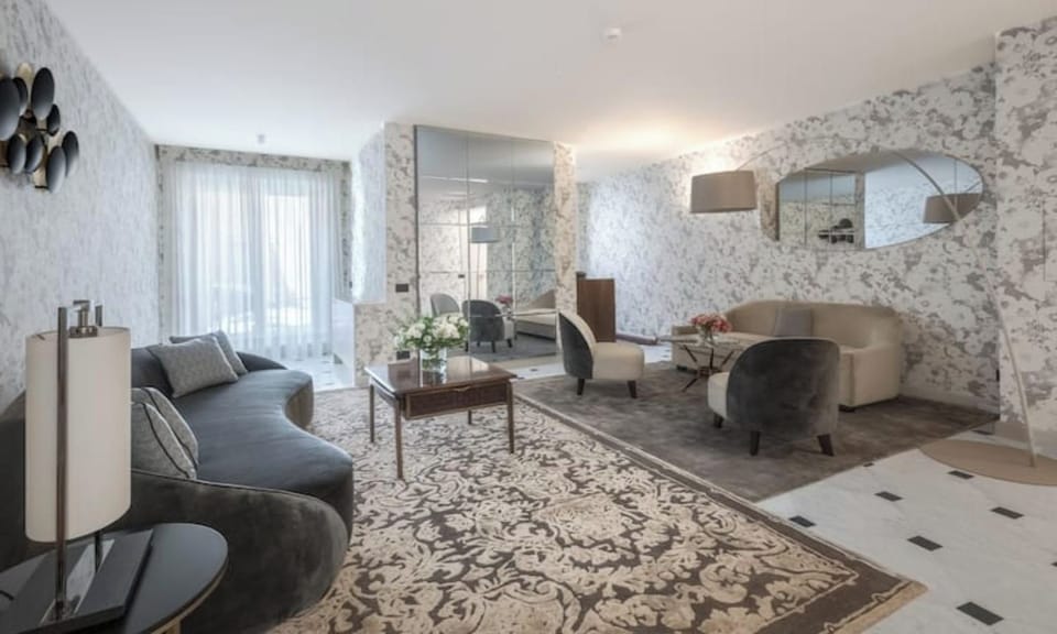 STYLISH 2-BEDROOM RETREAT IN ICONIC PIAZZA DELLA SIGNORIA Apartment in Florence