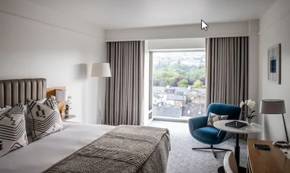 Deluxe Room, 1 King Bed | Hypo-allergenic bedding available, down comforters, pillowtop beds