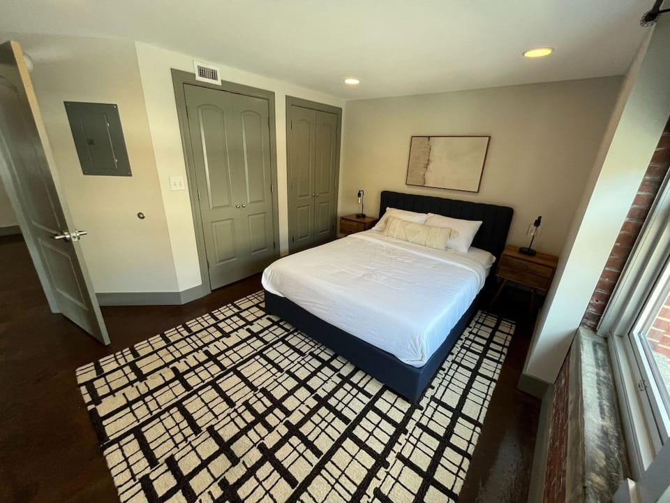 Private Bedroom with queen bed