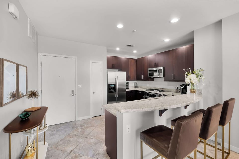 Kitchen w/ Bar Stool Seating