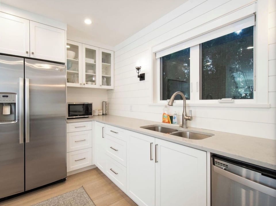 2-bedroom coach house in welcoming North Vancouver with AC House in North Vancouver
