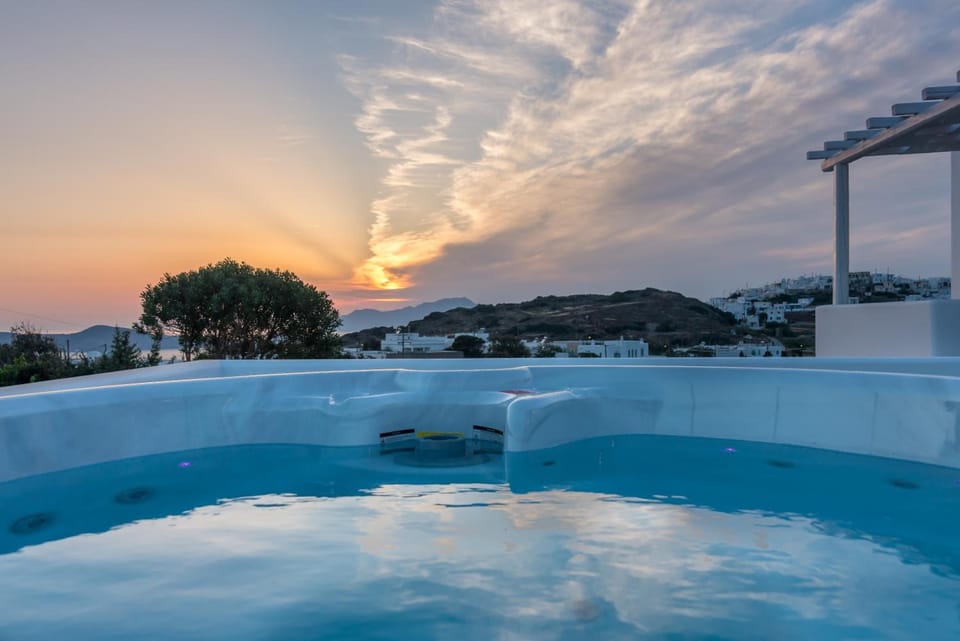 Eiriana Luxury Suites Hotel in Milos