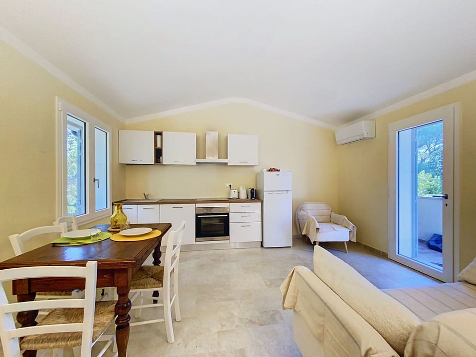 Flooring, Floor, Furniture, Ceiling, Interior Design, Chair, Wood Stain, Kitchen & Dining Room Table, Hardwood